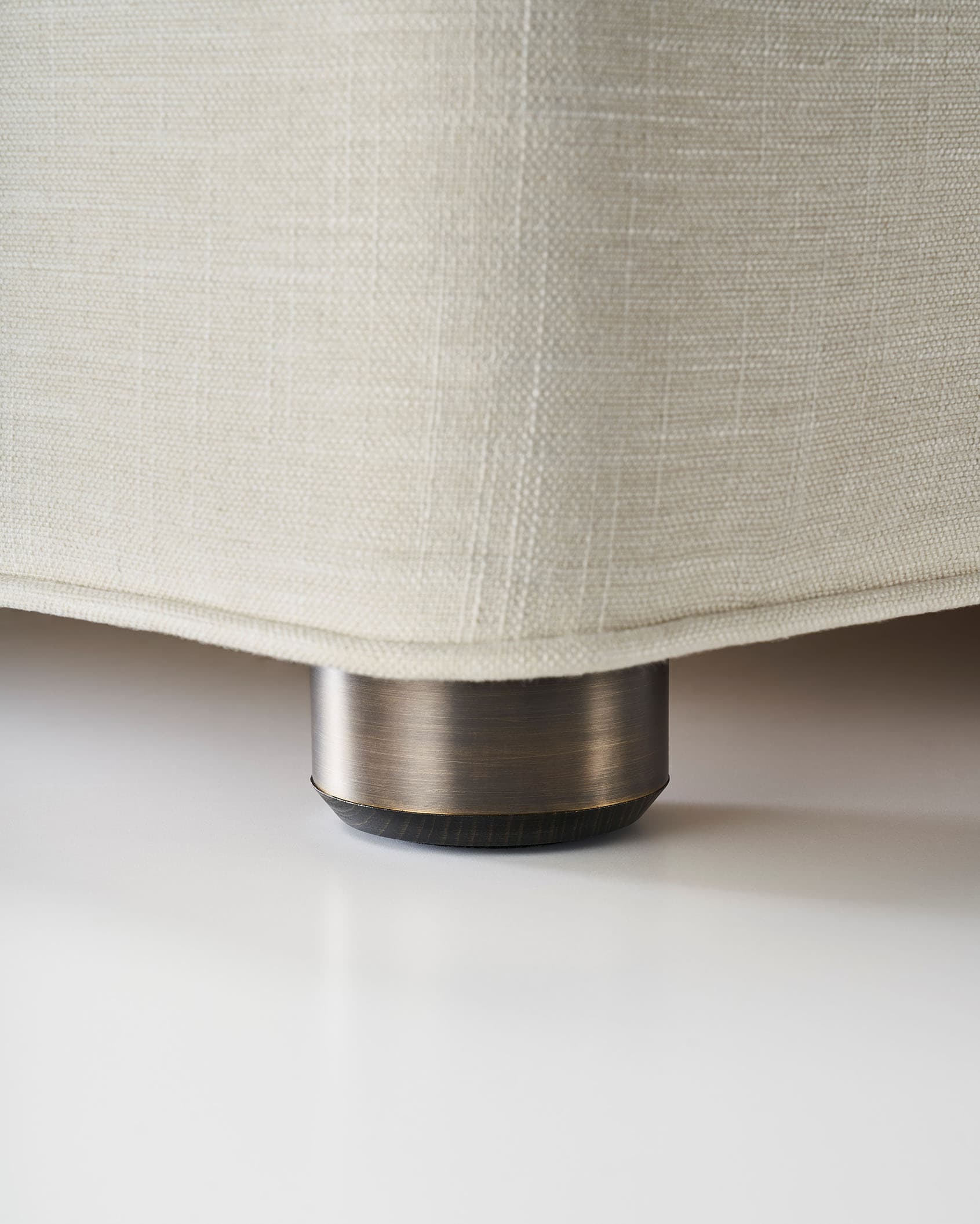 B2 Metal Bun Foot Leg