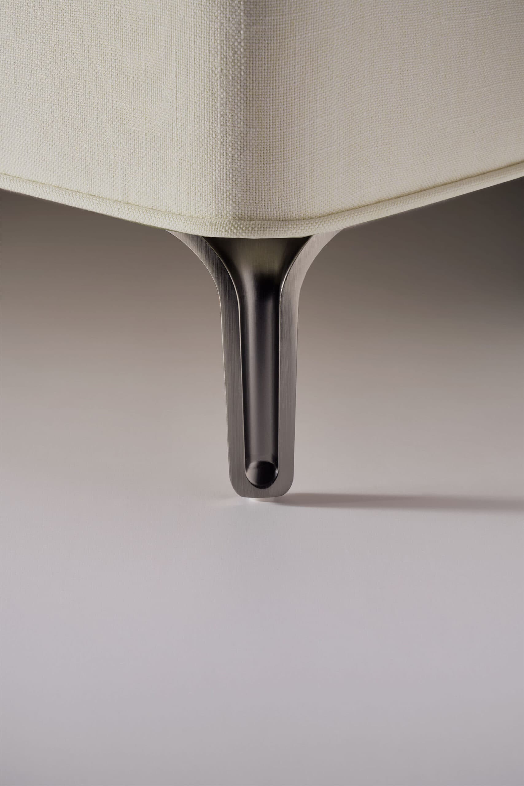 L20 Metal Leg