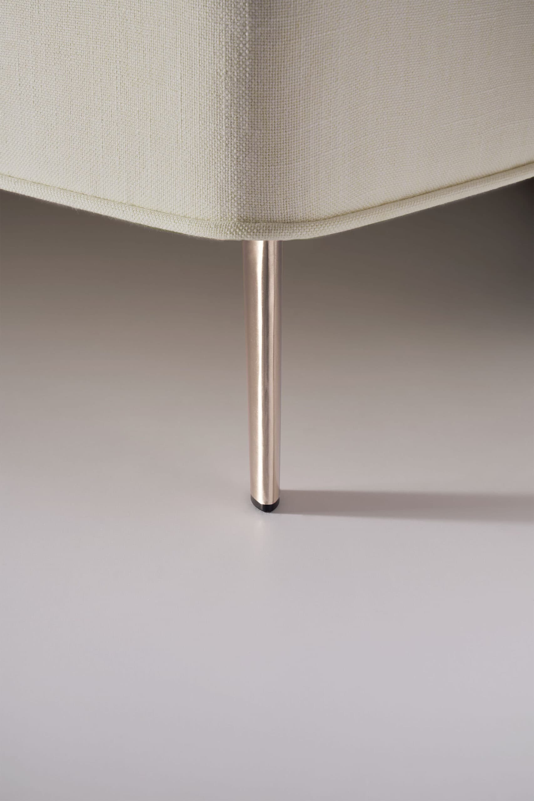 L9 Metal Leg